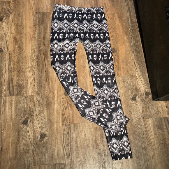 💜 SALE 2/$15 💜  Leggings by JUST ONE… Brand New!!! - Picture 2 of 3